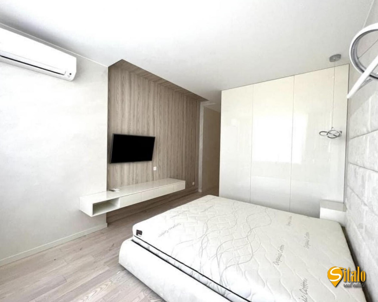 Продажа 4-комнатной квартиры 140 м², Евгения Коновальца ул., 34А