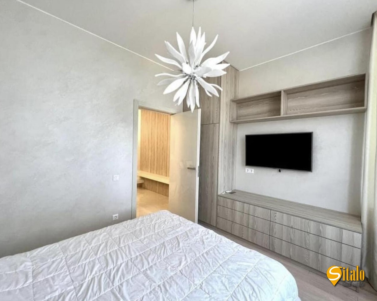 Продажа 4-комнатной квартиры 140 м², Евгения Коновальца ул., 34А