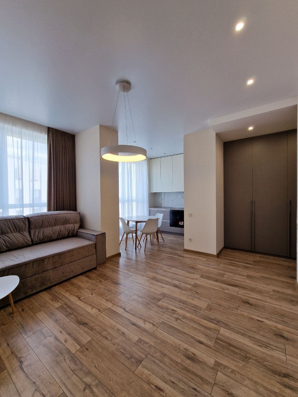 Продажа 2-комнатной квартиры 57 м², Звездный бул.