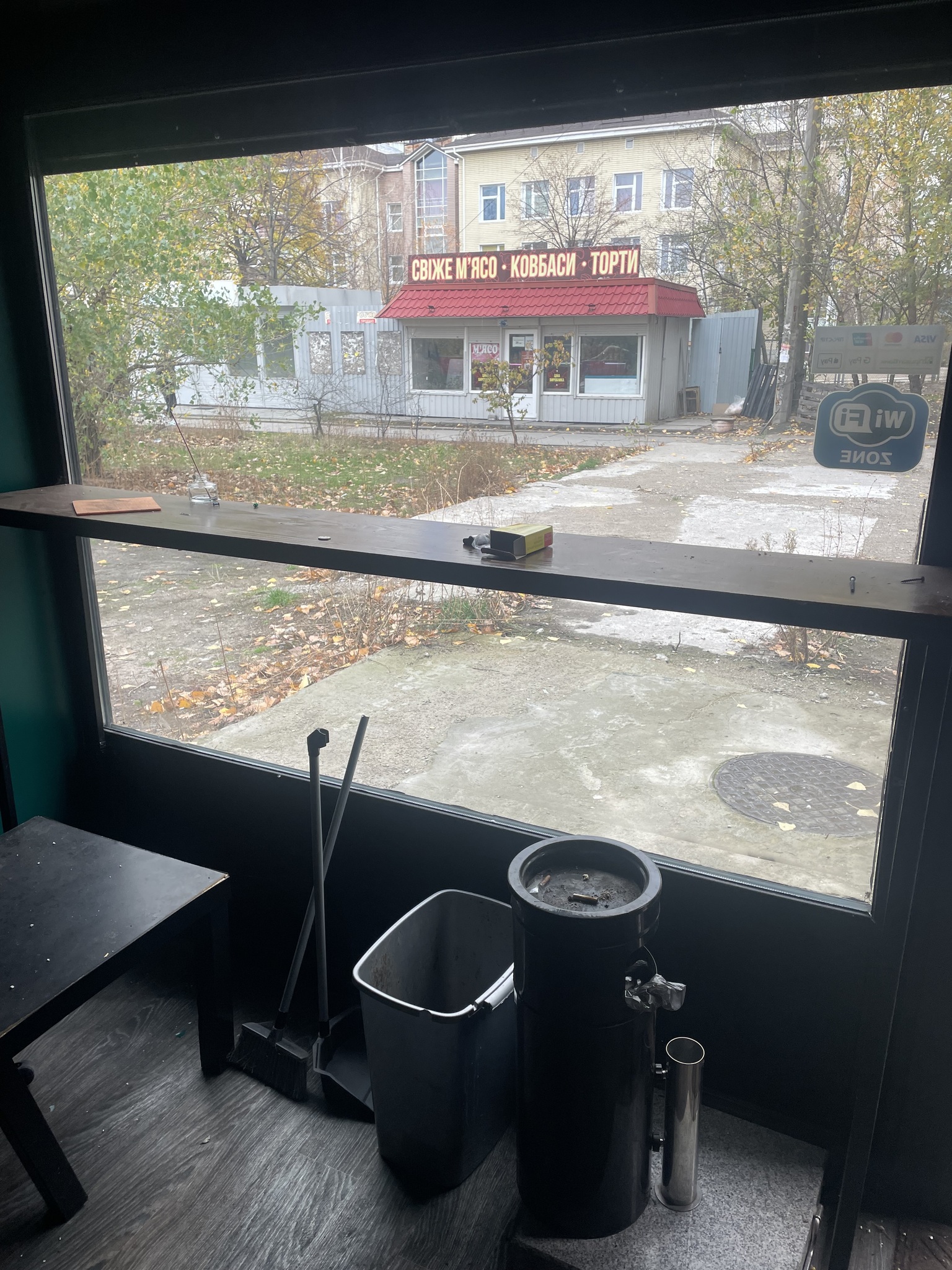 Оренда торговельного приміщення 12 м², Лариси Руденко вул., 6А