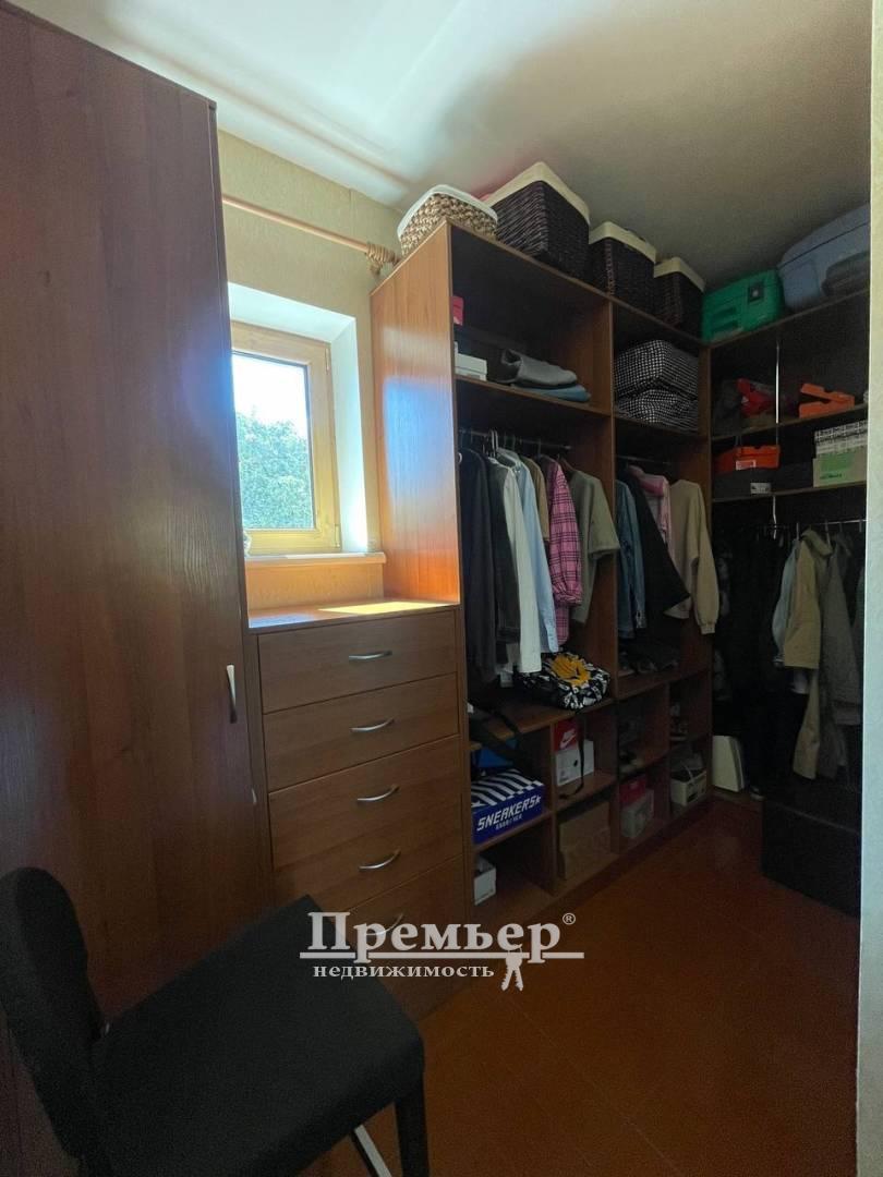 Продаж 4-кімнатної квартири 200 м², Абрикосова вул.