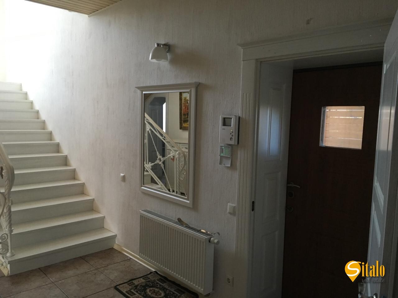 Продаж будинку 208 м²