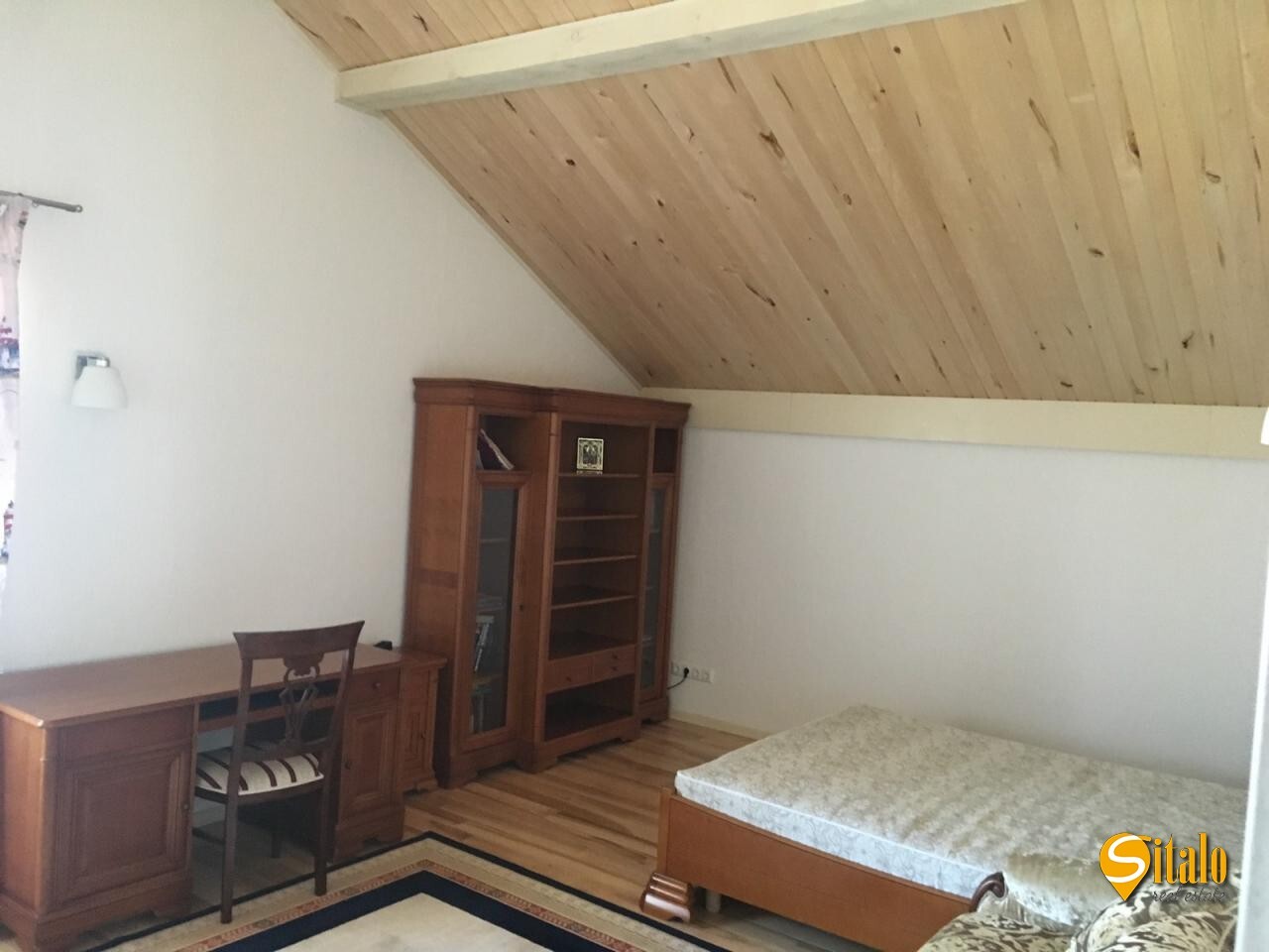 Продаж будинку 208 м²