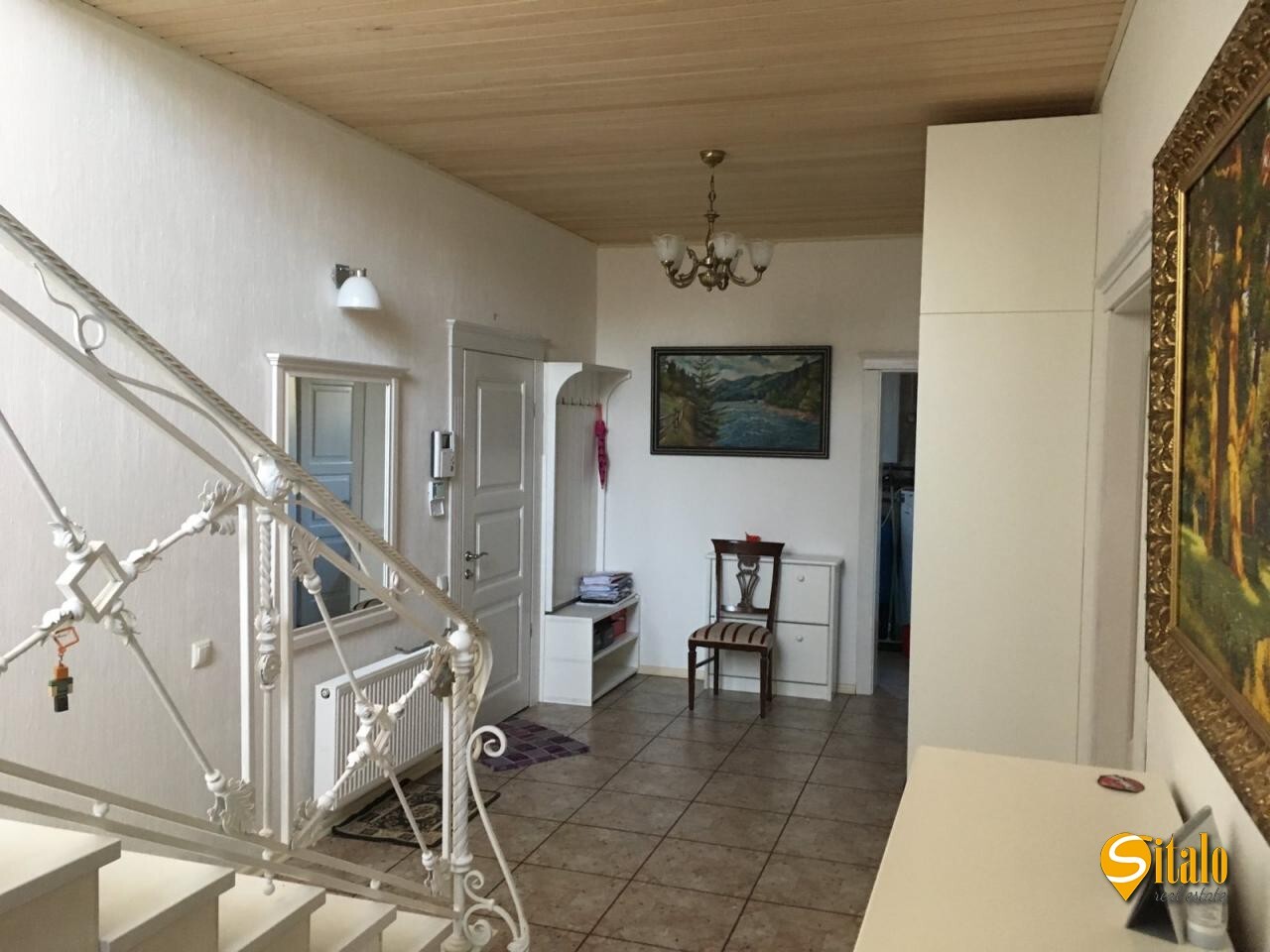 Продаж будинку 208 м²
