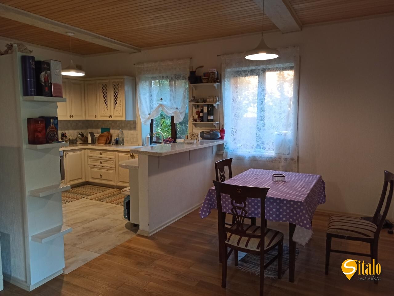 Продаж будинку 208 м²