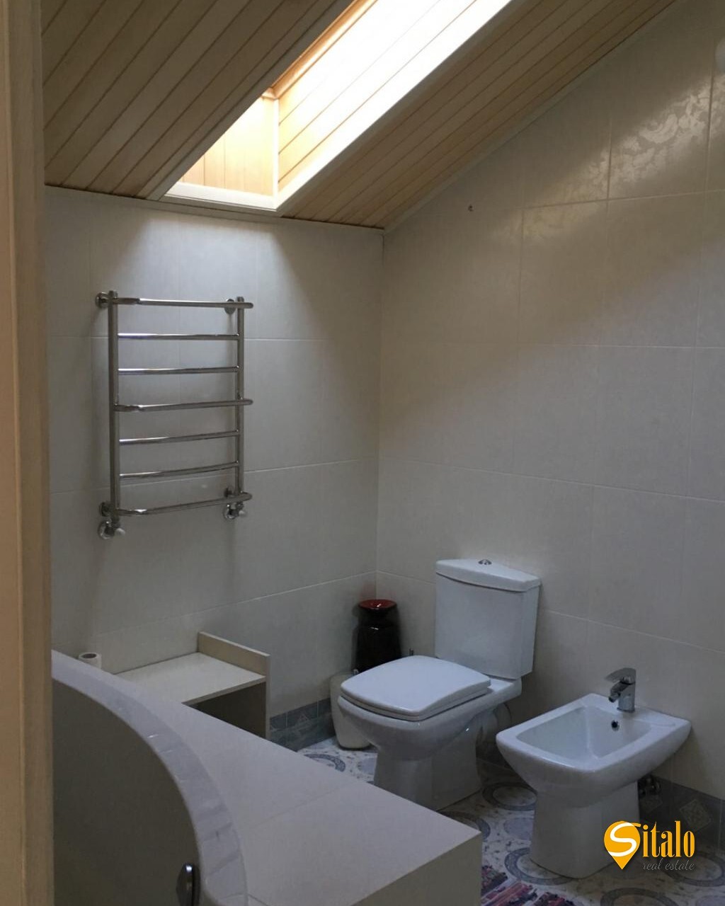 Продаж будинку 208 м²