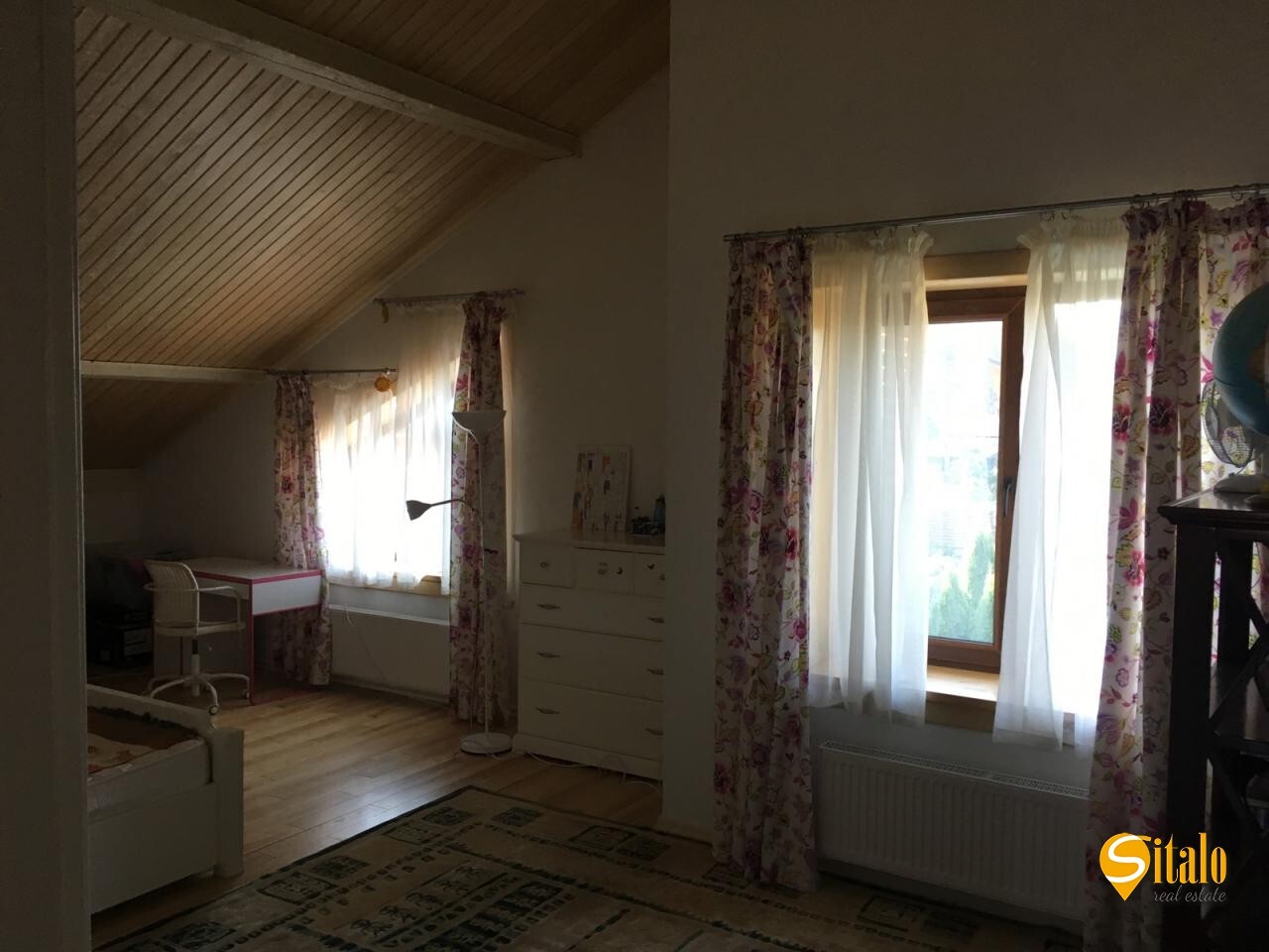 Продаж будинку 208 м²