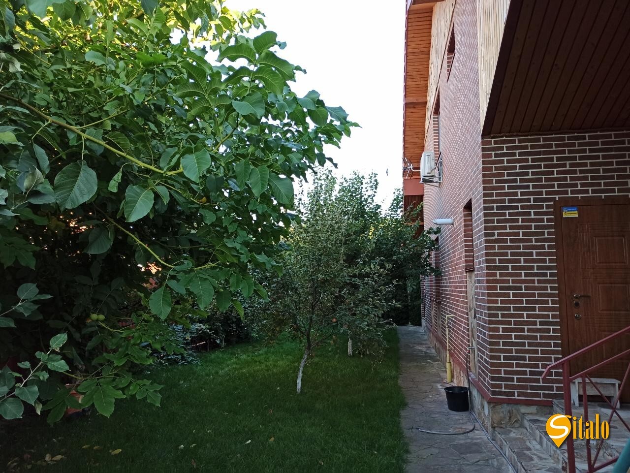 Продаж будинку 208 м²