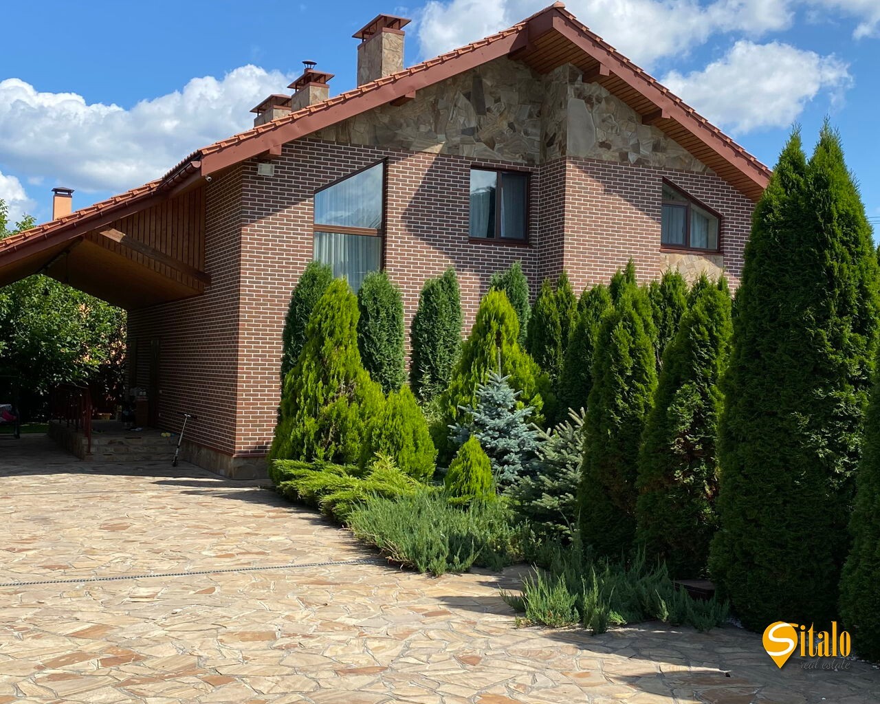 Продаж будинку 208 м²
