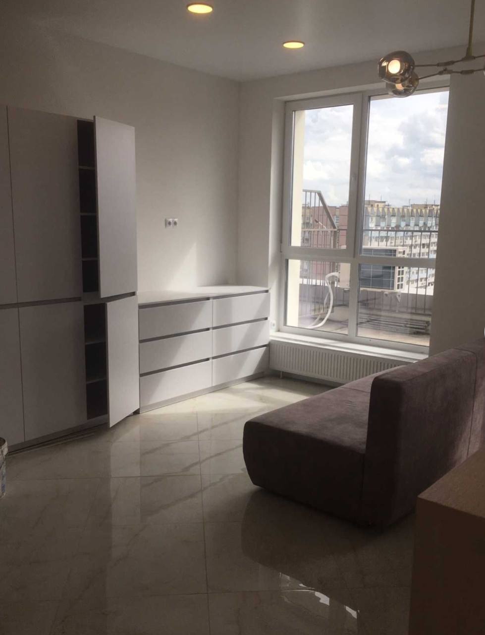 Продаж 1-кімнатної квартири 40 м², Зоряний бул.