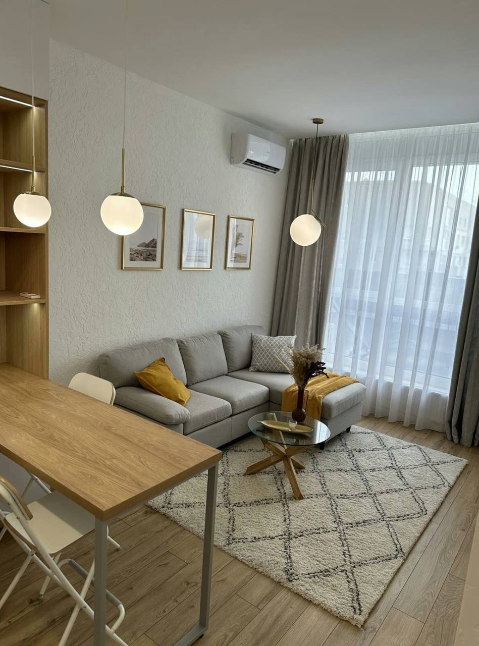 Продажа 1-комнатной квартиры 50 м², Звездный бул.
