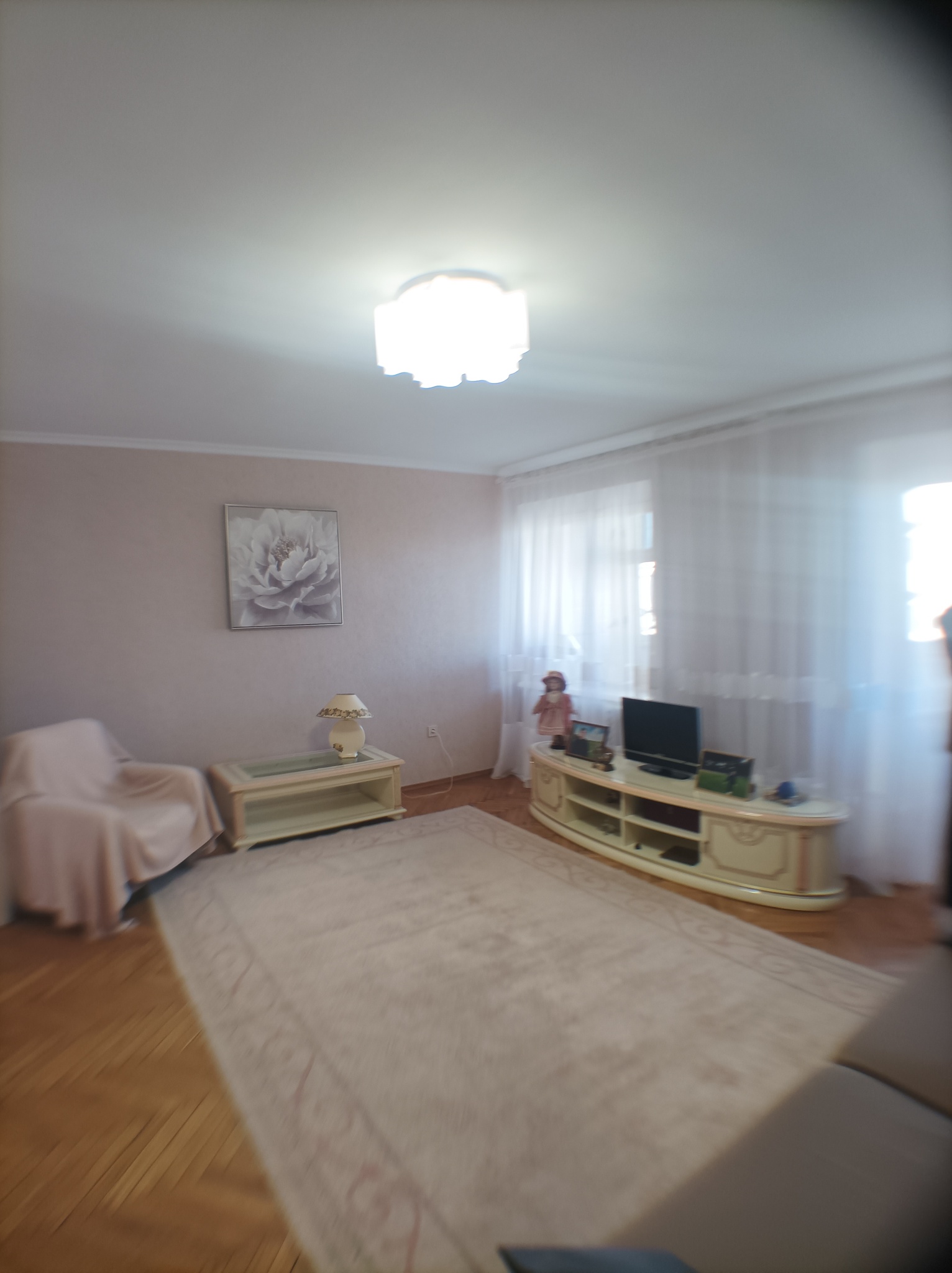 Продаж 3-кімнатної квартири 82 м², Солнечная вул., 8