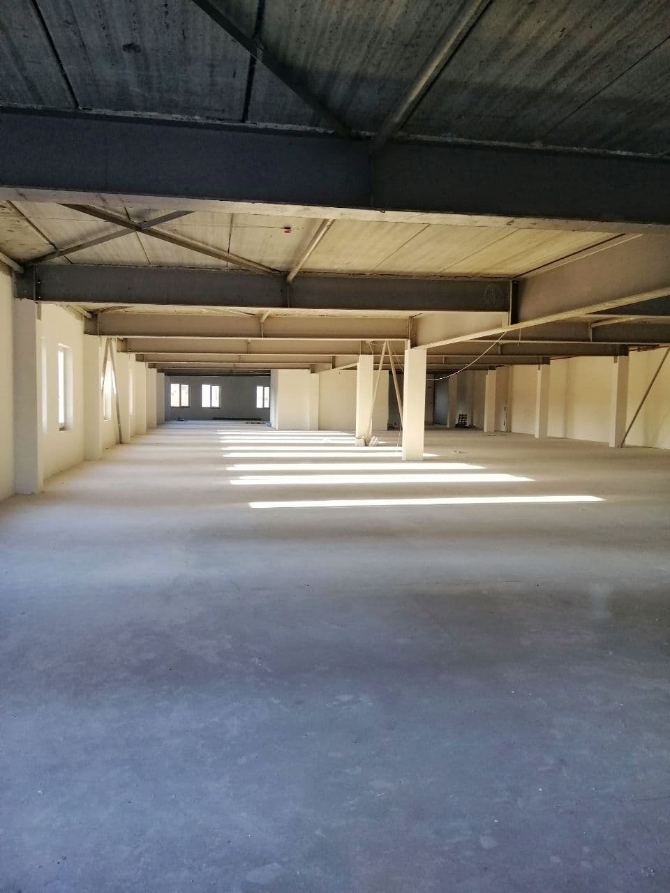 Оренда приміщення вільного призначення 1000 м², Захисників України пл., 2