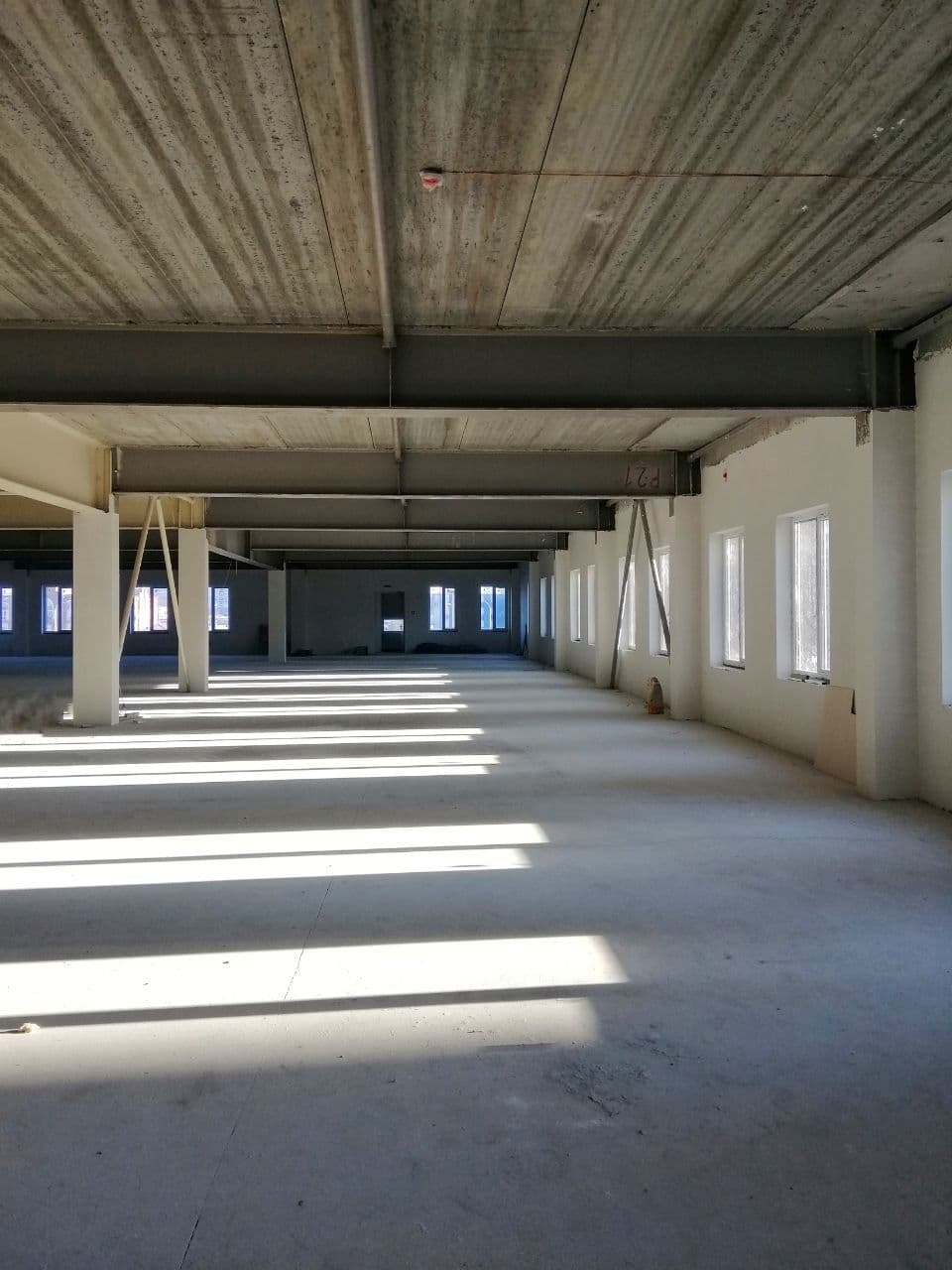 Оренда приміщення вільного призначення 1000 м², Захисників України пл., 2