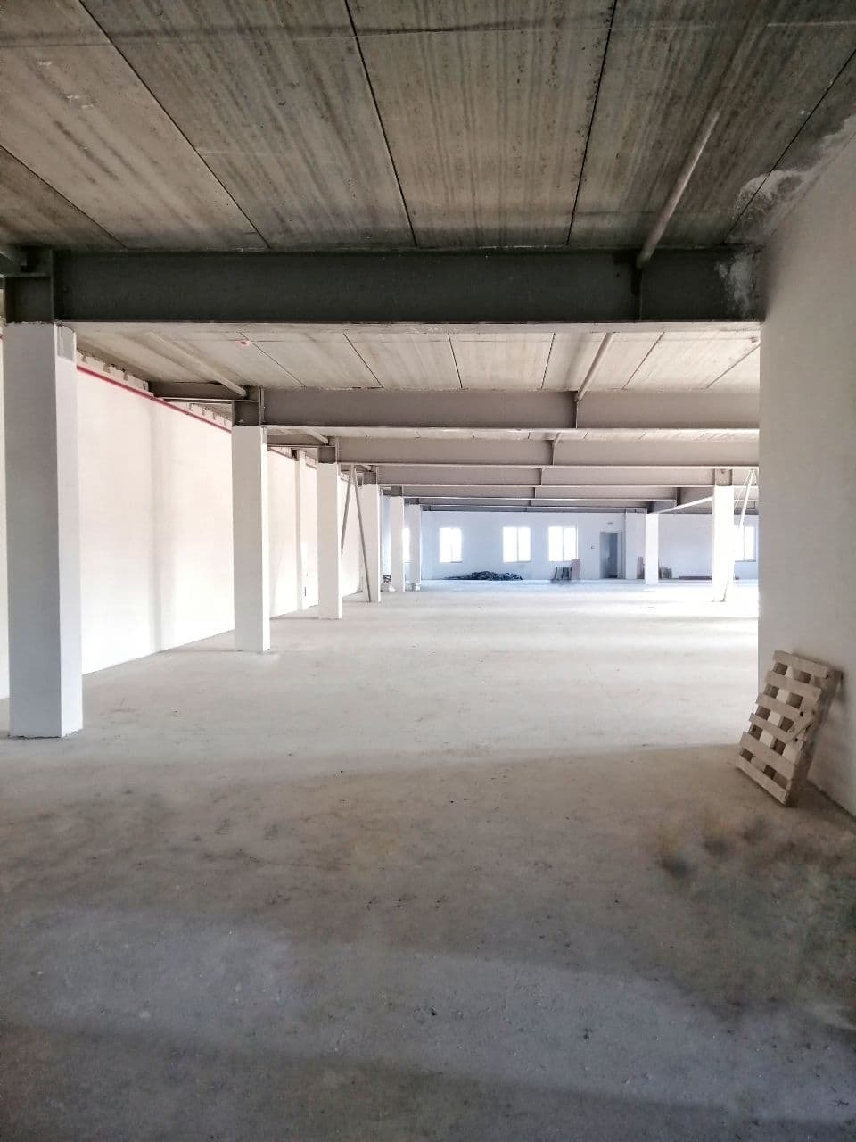 Оренда приміщення вільного призначення 1000 м², Захисників України пл., 2