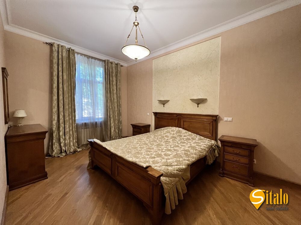 Продаж 2-кімнатної квартири 67 м², Банкова вул.