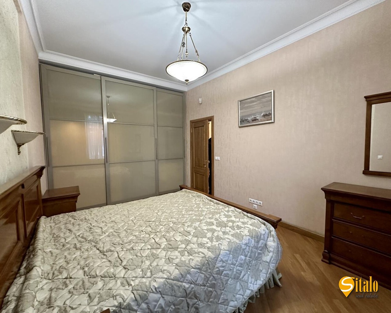 Продажа 2-комнатной квартиры 67 м², Банковая ул.