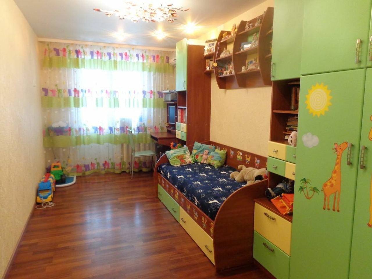 Продаж 3-кімнатної квартири 64 м², Бурштинова вул., 73