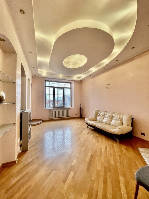 Продажа 4-комнатной квартиры 295 м², Семинарская ул., 4