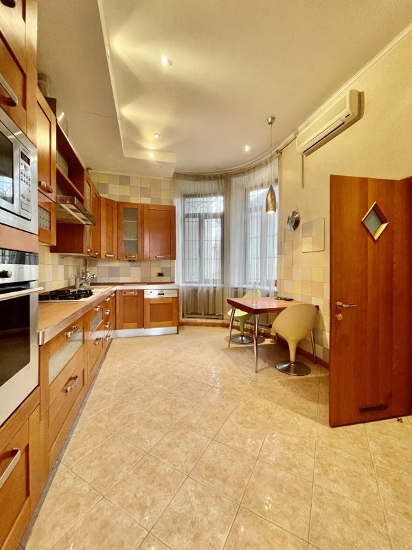 Продаж 4-кімнатної квартири 295 м², Семинарская вул., 4