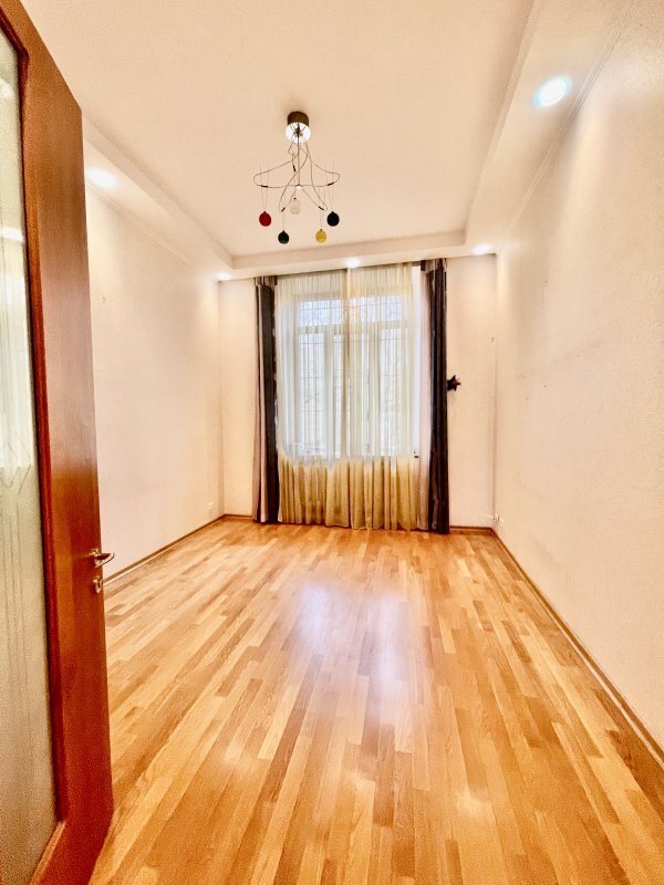 Продажа 4-комнатной квартиры 295 м², Семинарская ул., 4