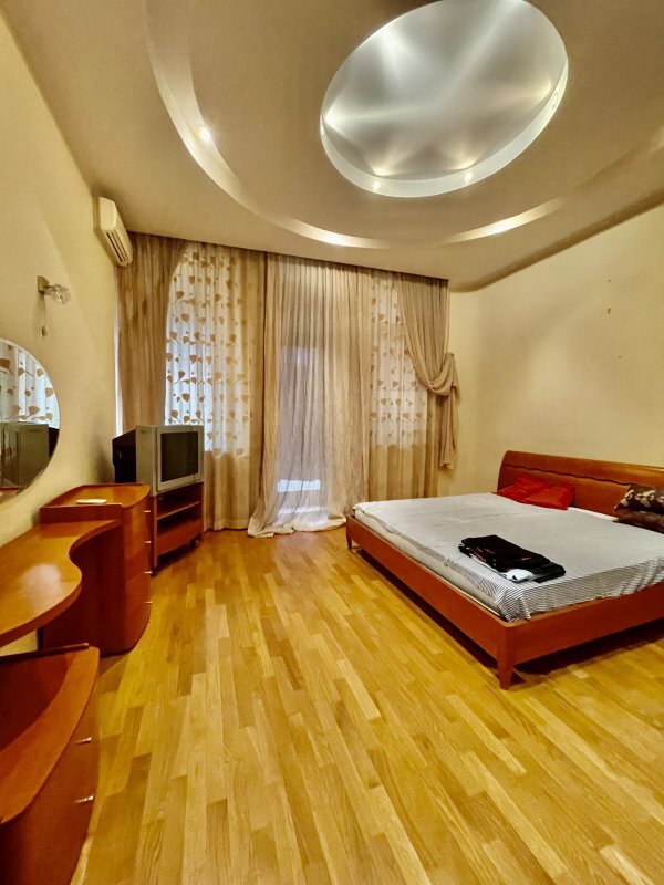 Продажа 4-комнатной квартиры 295 м², Семинарская ул., 4