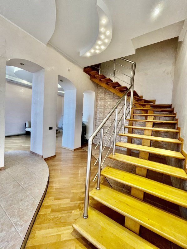 Продажа 4-комнатной квартиры 295 м², Семинарская ул., 4
