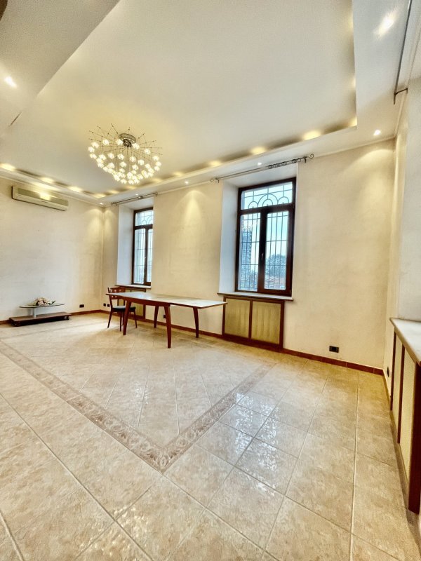 Продажа 4-комнатной квартиры 295 м², Семинарская ул., 4