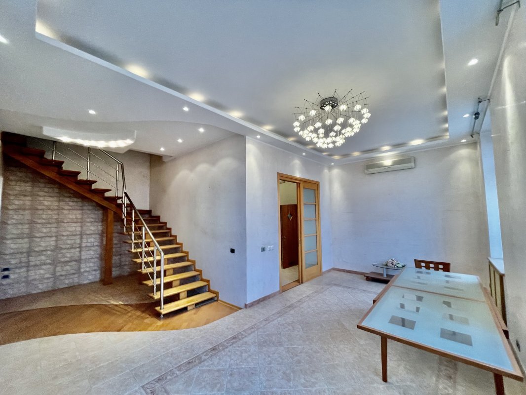 Продажа 4-комнатной квартиры 295 м², Семинарская ул., 4