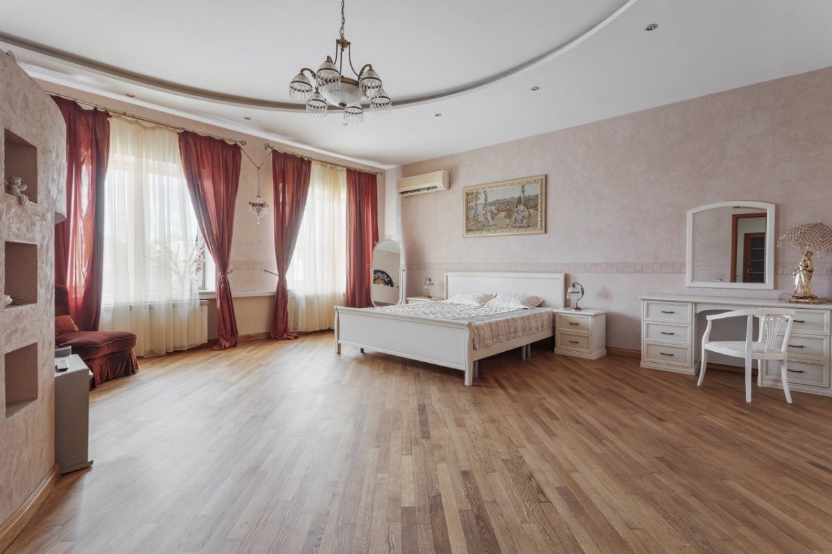 Продажа 4-комнатной квартиры 212 м², Олеши Юрия ул., 4