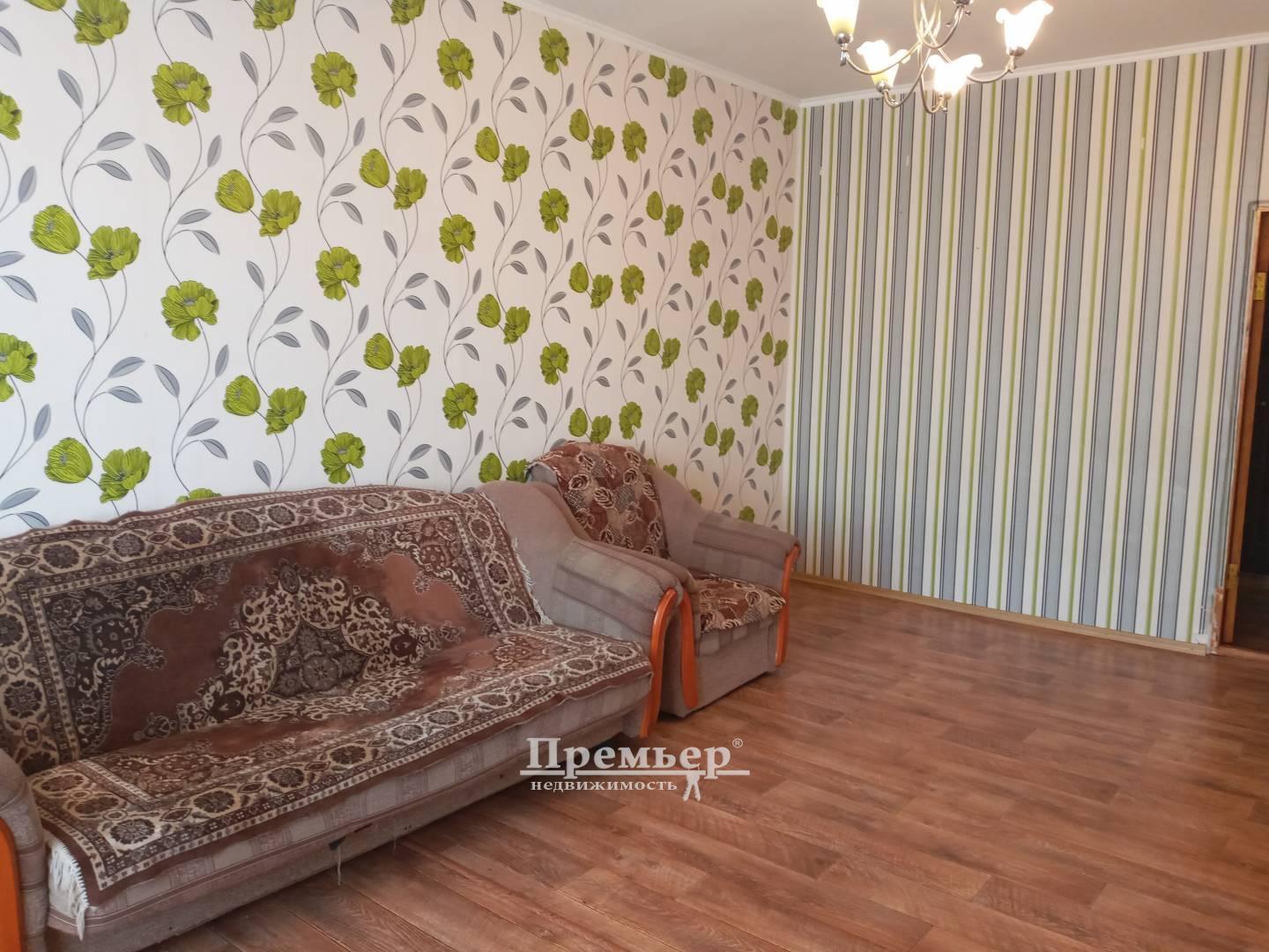Продаж 1-кімнатної квартири 47 м², Середня вул.