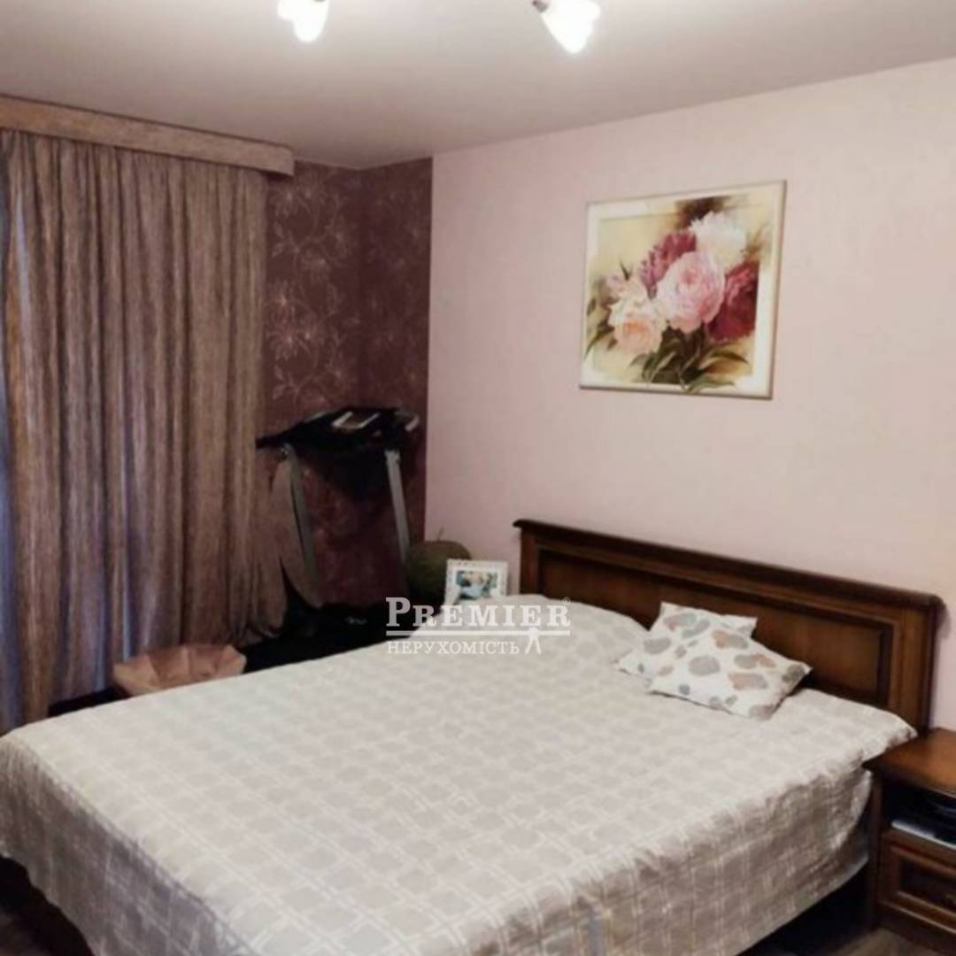 Продаж 2-кімнатної квартири 80 м², Академіка Сахарова вул.