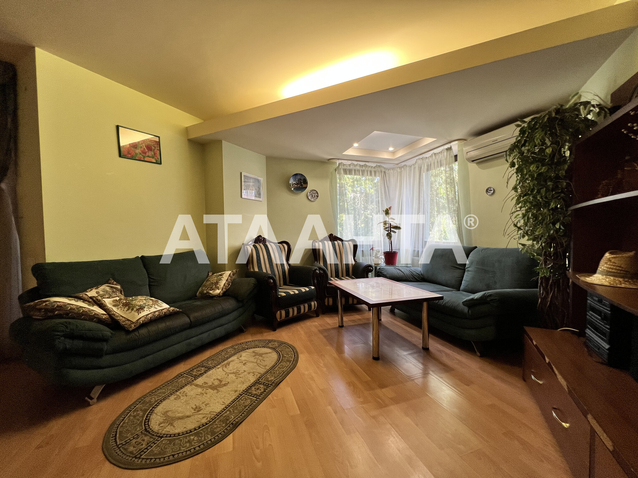 Продаж 4-кімнатної квартири 142 м², Педагогічна вул.