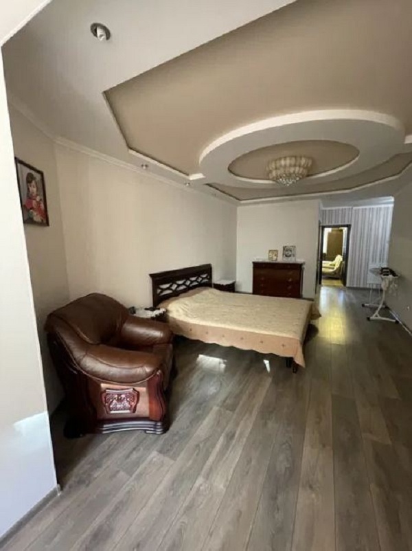 Продаж 1-кімнатної квартири 55 м², Академіка Корольова вул.
