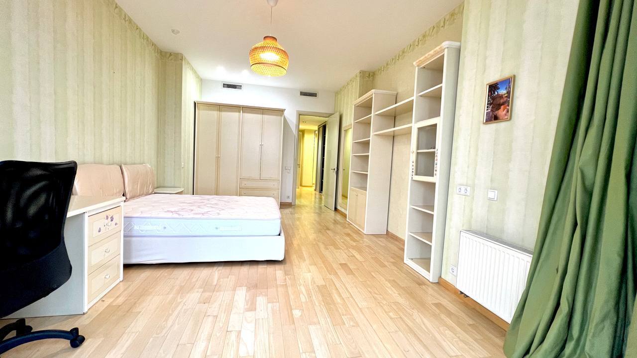 Продаж 4-кімнатної квартири 207 м², Старокозацька вул.
