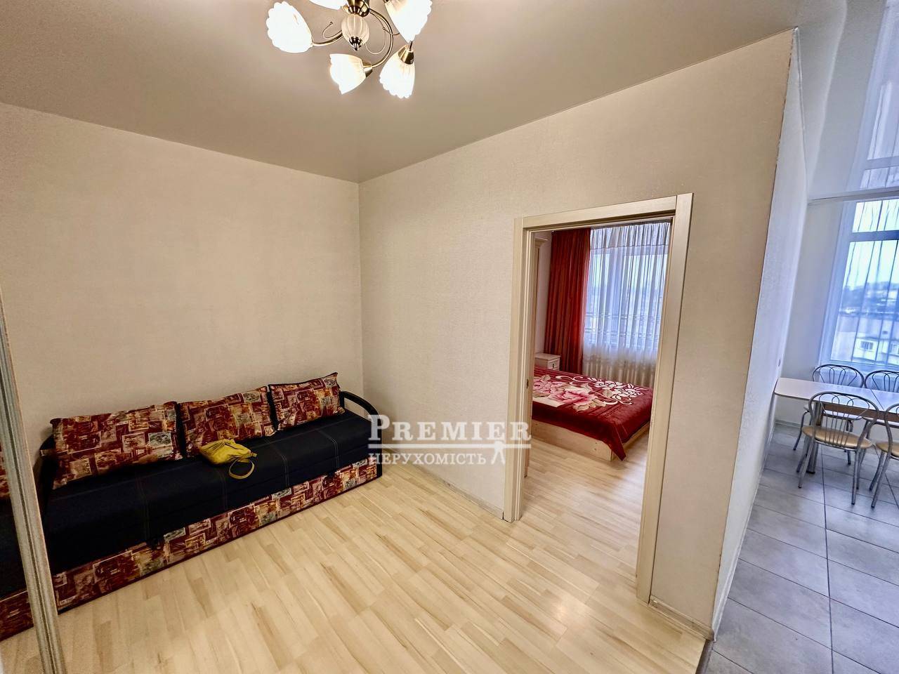 Продаж 1-кімнатної квартири 38 м², Басейна вул.