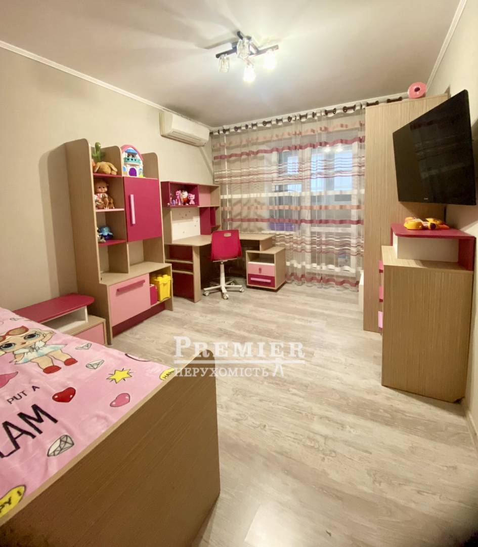 Продаж 2-кімнатної квартири 56 м², Академіка Сахарова вул.