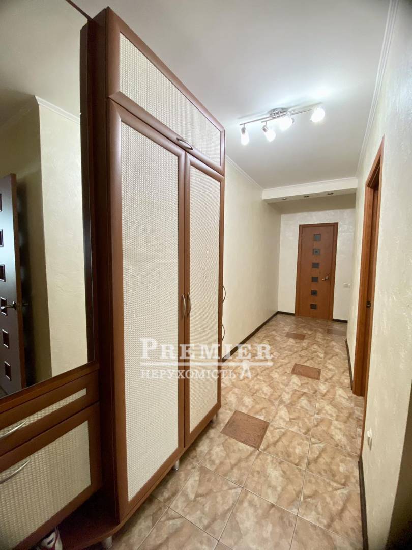 Продаж 2-кімнатної квартири 56 м², Академіка Сахарова вул.