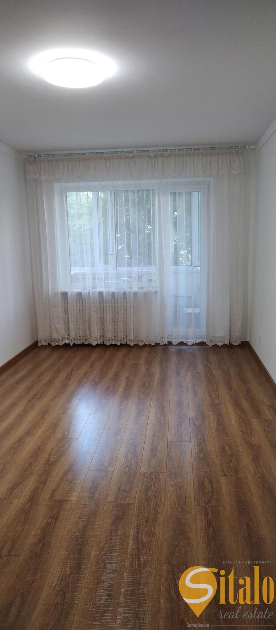 Продаж 3-кімнатної квартири 73.2 м², Шкільна вул.