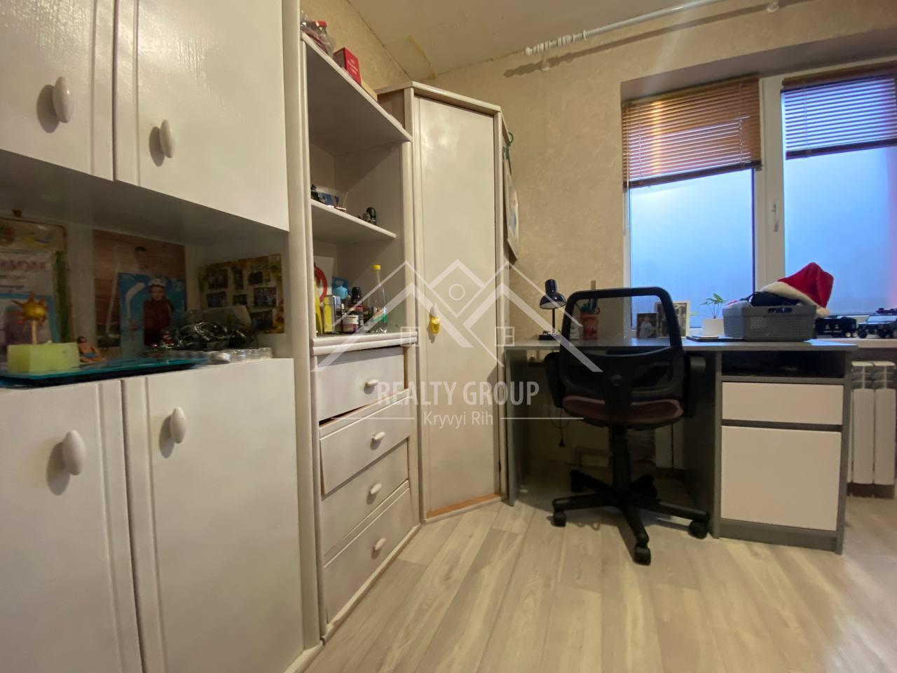 Продажа 3-комнатной квартиры 63 м², Кропивницкого ул.