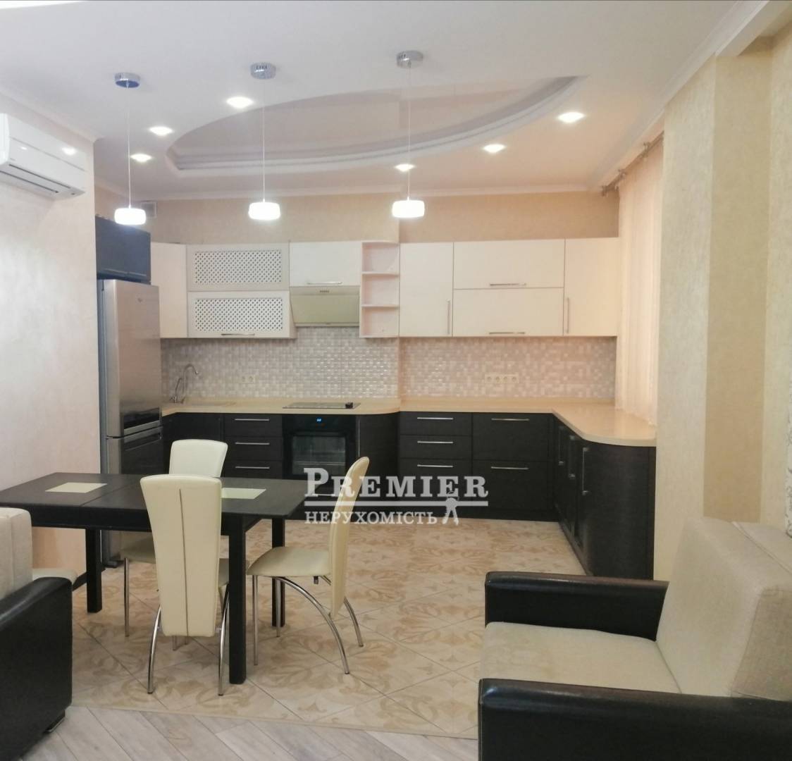 Продажа 3-комнатной квартиры 104 м², Героев обороны Одессы ул.