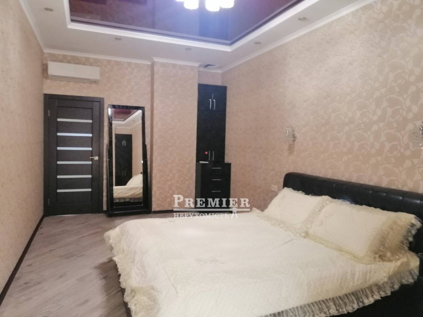 Продаж 3-кімнатної квартири 104 м², Героїв оборони Одеси вул.