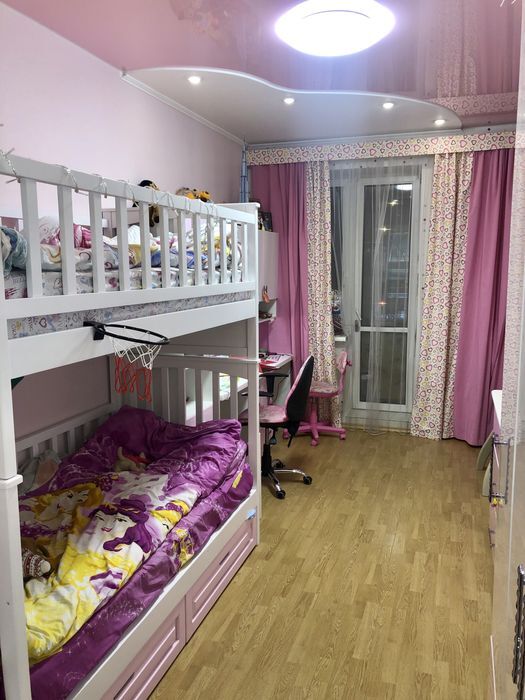 Продаж 3-кімнатної квартири 135 м², Виконкомівська вул., 13