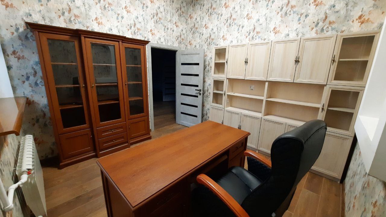 Продаж будинку 439 м², Виконкомівська вул.