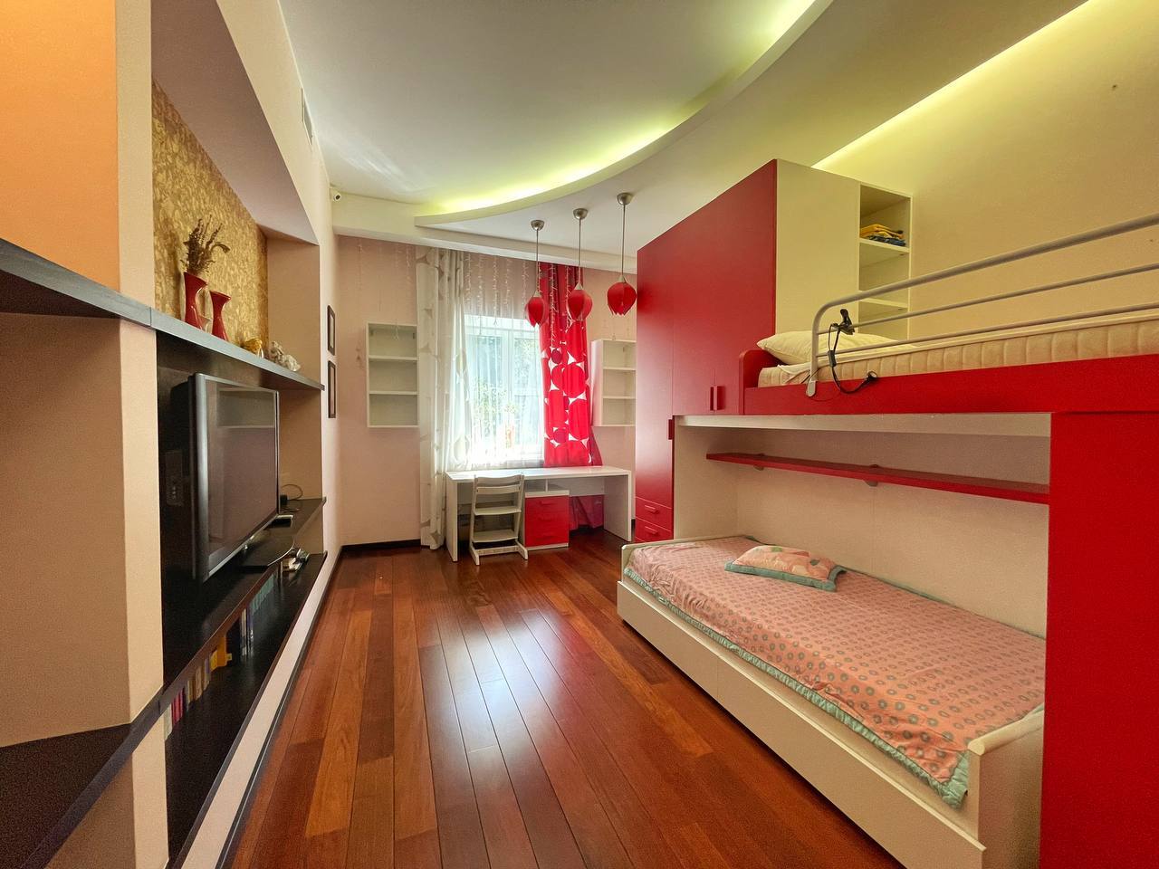 Аренда 3-комнатной квартиры 260 м², Архитектора Дольника ул.