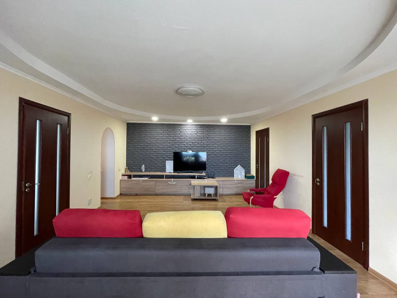 Продажа 4-комнатной квартиры 94 м², Тополь 1 ул.