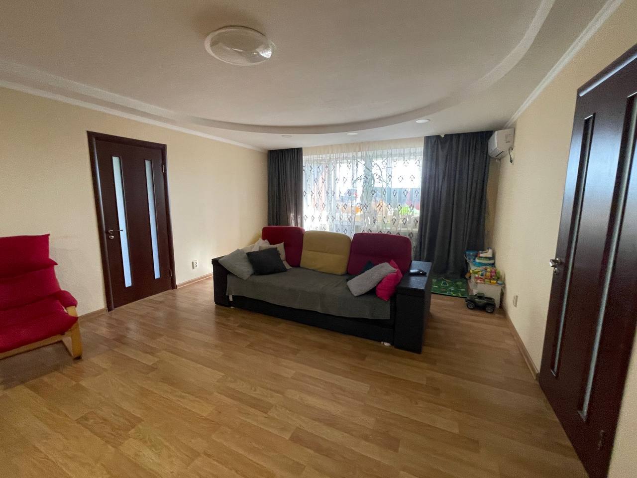 Продажа 4-комнатной квартиры 94 м², Тополь 1 ул.