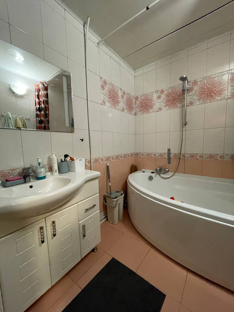 Продажа 4-комнатной квартиры 94 м², Тополь 1 ул.