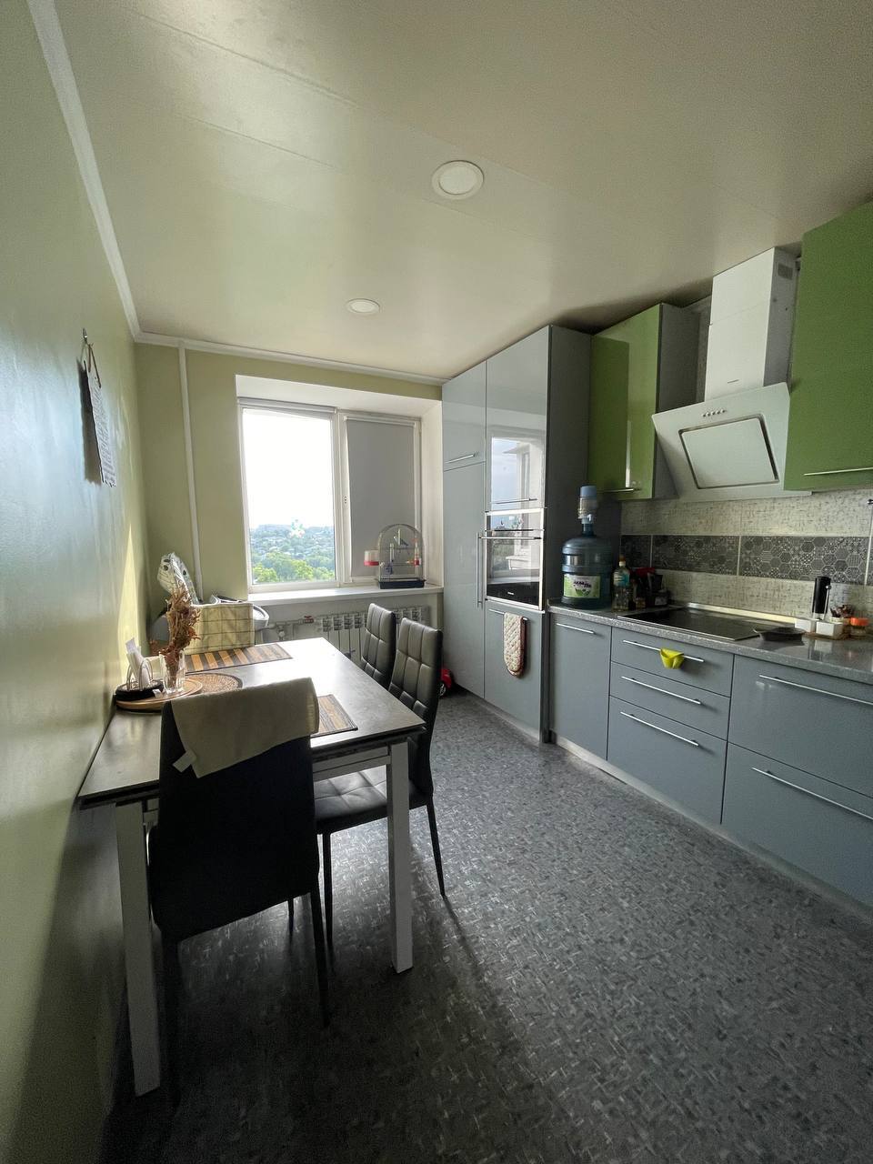 Продажа 4-комнатной квартиры 94 м², Тополь 1 ул.