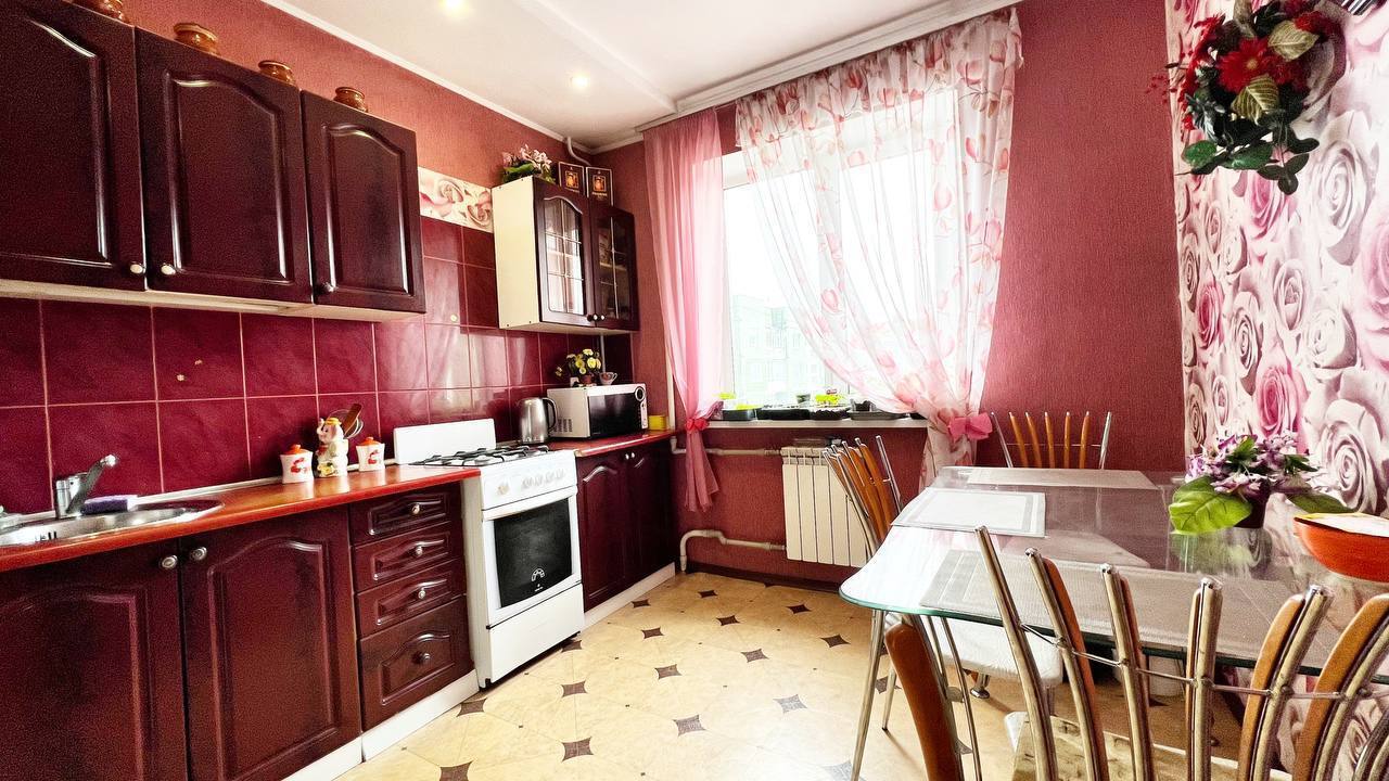 Продаж 4-кімнатної квартири 82.6 м², Героїв Крут вул.
